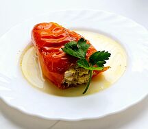 Перец, фаршированный куриным филе
