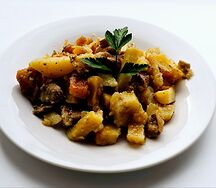 Тушёная картошка с курицей