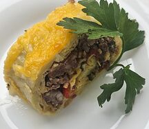 Рулет кабачковый с куриным фаршем и овощами