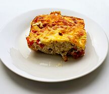 Рыбное ассорти в омлете