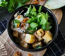 Хрустящий баклажан с муссом из феты
