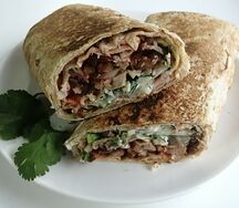 Шаурма с курицей на углях 