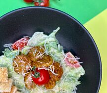 Салат Цезарь с креветками