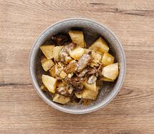 Жаркое из печени цыплёнка с отварным картофелем 