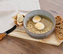 Бульон с курицей и яйцом