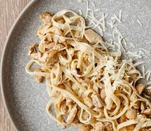 Паста с цыплёнком и грибами