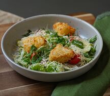Лёгкий салат с хрустящей треской