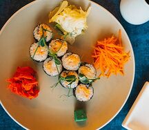 Мини-ролл с тигровой креветкой