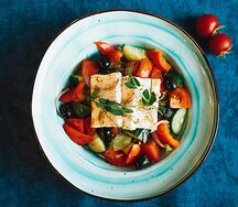 Салат Греческий с карамелизированными оливками 