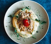 Строганов с картофельным пюре