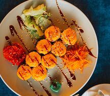 Запеченный ролл с тигровой креветкой