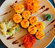 Запеченный ролл с лососем