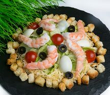 Салат Цезарь с креветкой