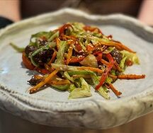 Wok салат с олениной