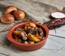 Жаркое из говядины с картофелем и грибами