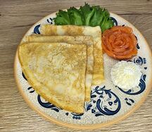 Блины с форелью и творожным сыром