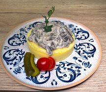 Бефстроганов с картофельным пюре