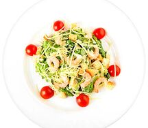 Салат Цезарь с креветками