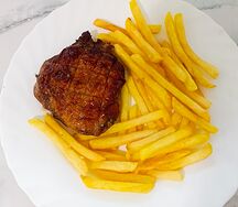 Курица из дровяной печи с картофелем фри
