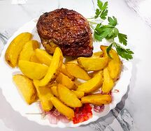 Бедро из дровяной печи с картофелем по-деревенски