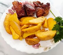 Свинина из дровяной печи с картофелем по-деревенски
