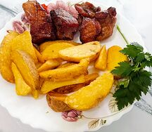 Свинина из дровяной печи с картофелем по-деревенски
