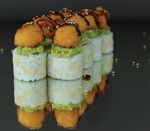 Ролл с попкорном из креветки