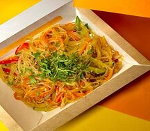 Фунчоза с курицей и овощами