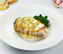 Куриная грудка под сырным соусом