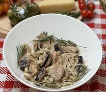 Паста с курицей и грибами