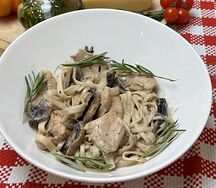 Паста с курицей и грибами