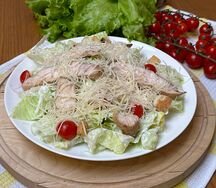 Салат Цезарь с курицей