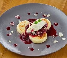 Сырники с вишней и крем-чизом
