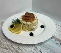 Салат Оливье с лососем