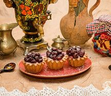 Корзиночка с творогом и вишней