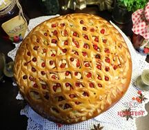 Пирог с брусникой и яблоком