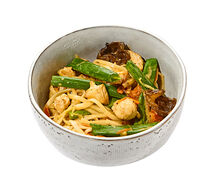 Удон с курочкой в сливочно-чесночном соусе