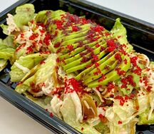 Салат с крабом и икорным соусом