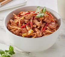 Удон с овощами, креветками и сливочным соусом 