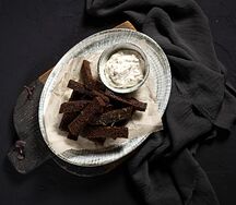 Чесночные гренки с соусом тартар
