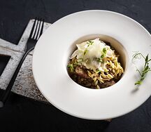 Паста орзо с говядиной и грибами