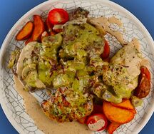 Медальоны из мяса цыпленка и свинины с картофелем айдахо