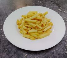 Картошка фри и соус