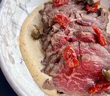 Ростбиф с соусом из анчоусов
