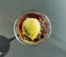 Ванильное мороженое с вишняей