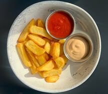 Картофель фри с соусом