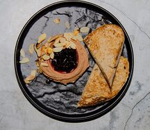Паштет из куриной печени c вяленой вишней