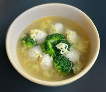 Бульон куриный с фрикадельками 