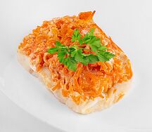 Минтай запеченный с овощами