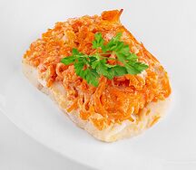 Минтай, запеченный с овощами